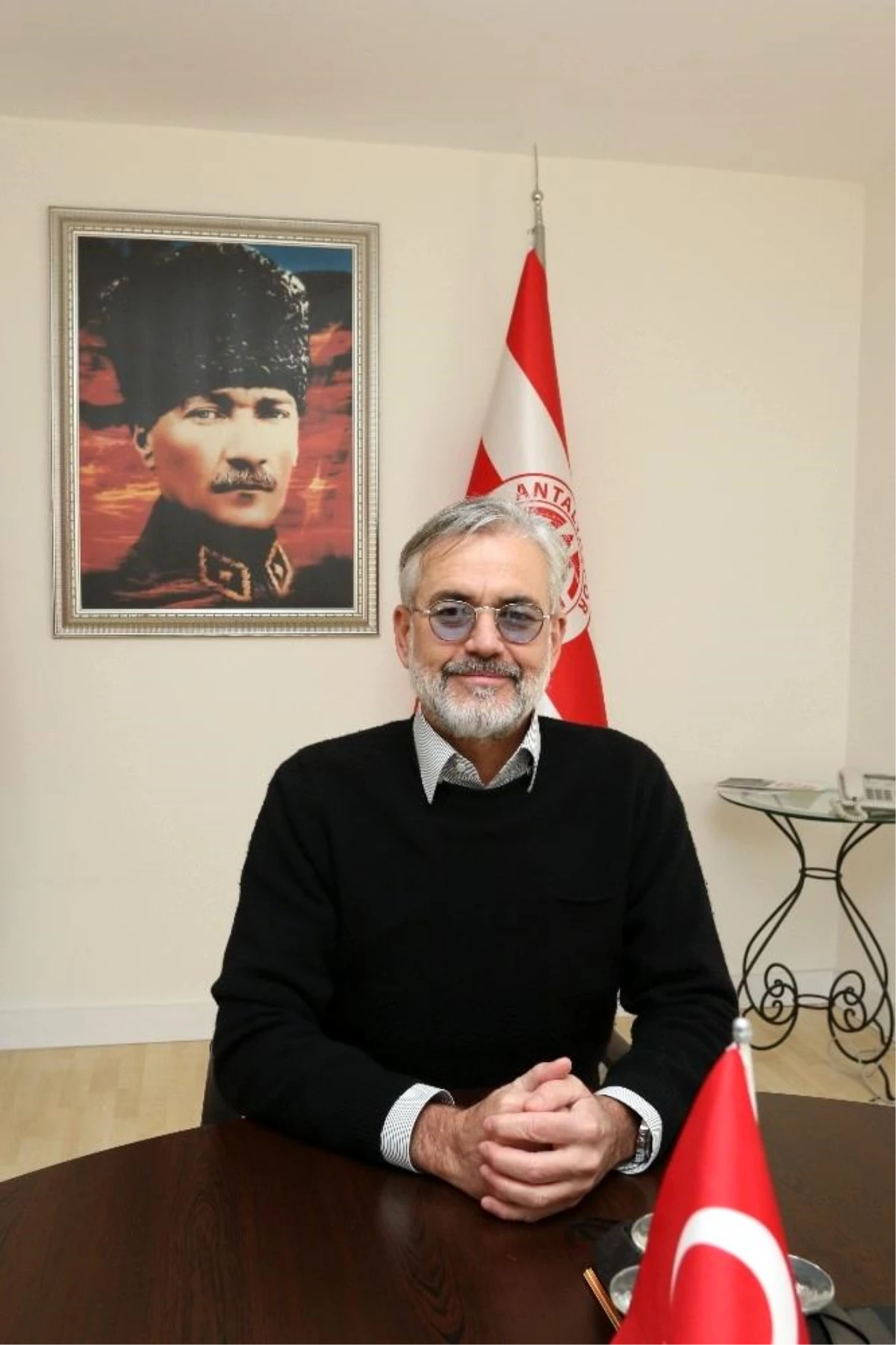 Antalyaspor A.Ş. Başkanı Emin Hesapcıoğlu görevini bıraktı