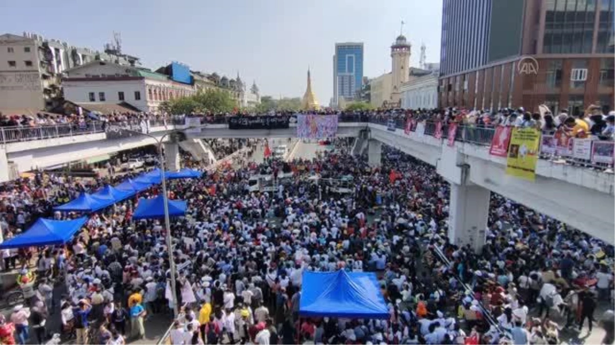 Son dakika: Myanmar\'da darbe karşıtı protestolar - Rusya ve Çin büyükelçilikleri önünde eylem