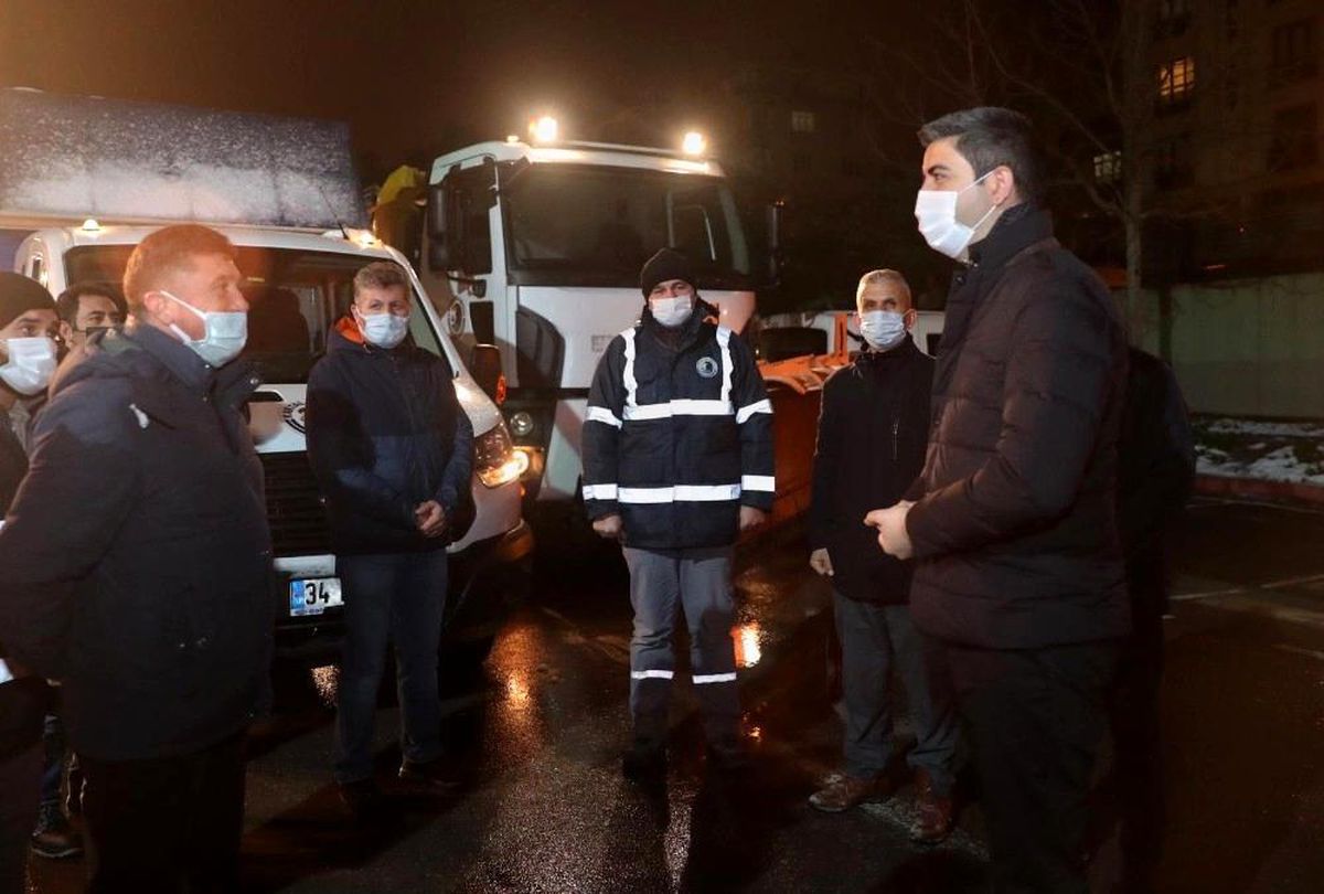 Başkan Gökhan Yüksel\'den karla mücadele timlerine gece ziyareti