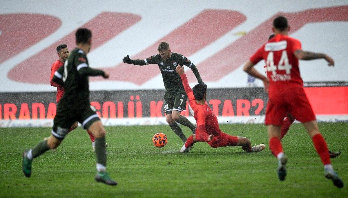 Son dakika haberleri! Bursaspor ilk kez üst üste 3 maç kazanamadı Yeşil beyazlı takım iç sahada 14 puan kaybetti