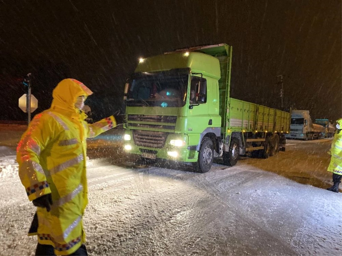 Düzce-Zonguldak yolu ağır tonajlı araçların geçişine kapatıldı