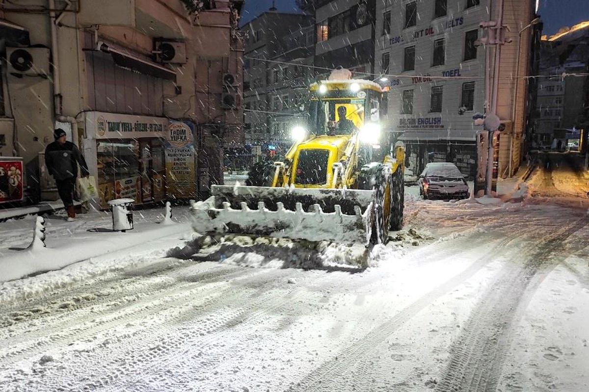 Giresun\'da karla mücadele aralıksız sürdürülüyor