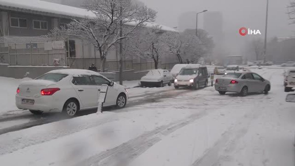 Kağıthane'de kar kazası kamerada