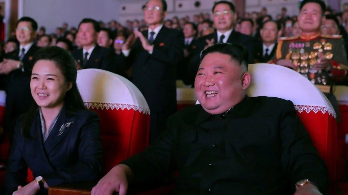 Kuzey Kore lideri Kim Jong-un\'un eşi Ri Sol-ju bir yıl aradan sonra ilk kez halkın önüne çıktı