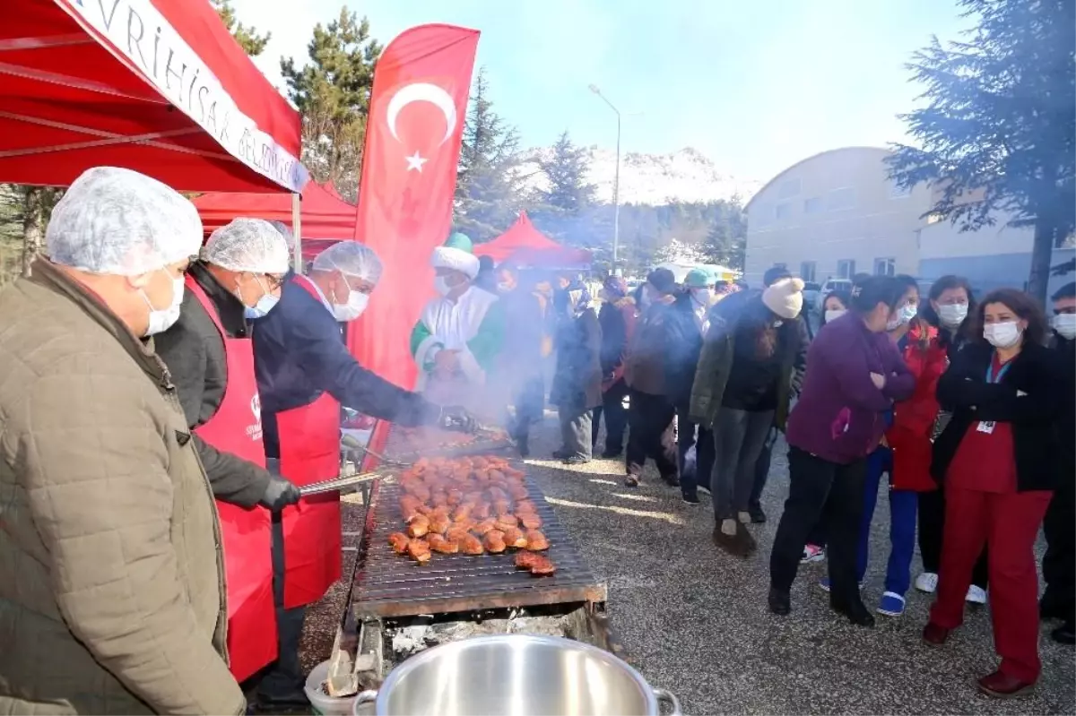 Son dakika haberi! - Sivrihisar Belediyesi\'nden sağlıkçılara moral mangalı