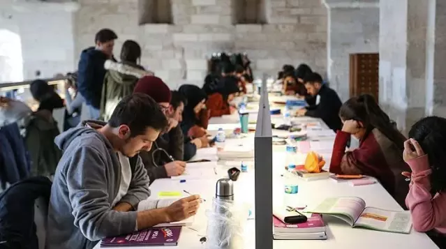 Son Dakika: Üniversitelerde yüz yüze eğitim için karar verildi! Öğrencilerin önünde 2 seçenek var