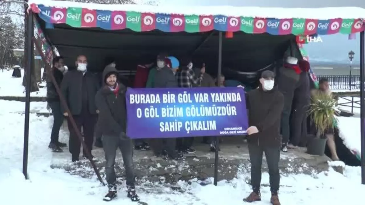 Son dakika haber... Terörle mücadele eden güvenlik güçleri için buz gibi havada göle girdiler