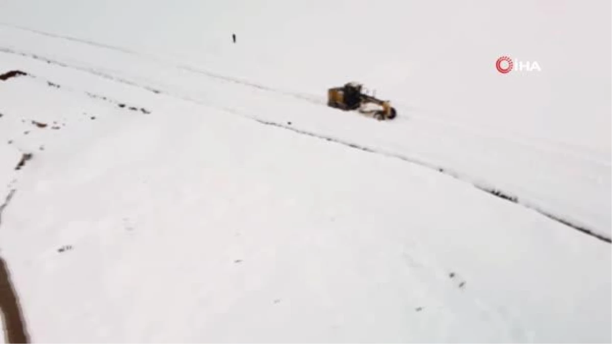 Tufanbeyli\'de karla mücadele