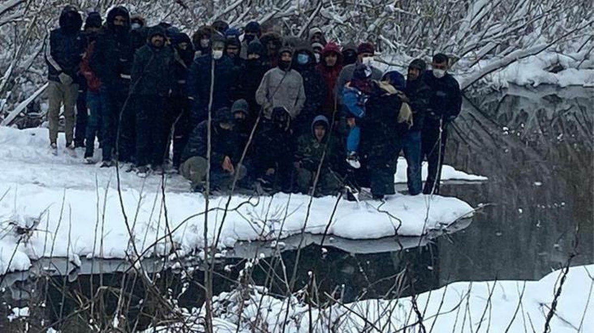 Yunanistan\'ın paralarını ve telefonları alarak ölüme terk ettiği göçmenleri Mehmetçik kurtardı