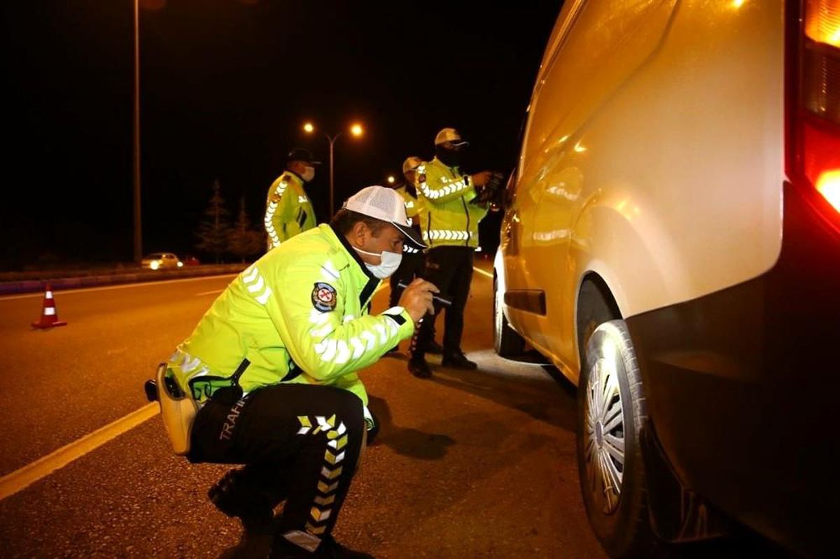 Yurt genelindeki kış lastiği denetiminde 2 bin 677 sürücüye işlem