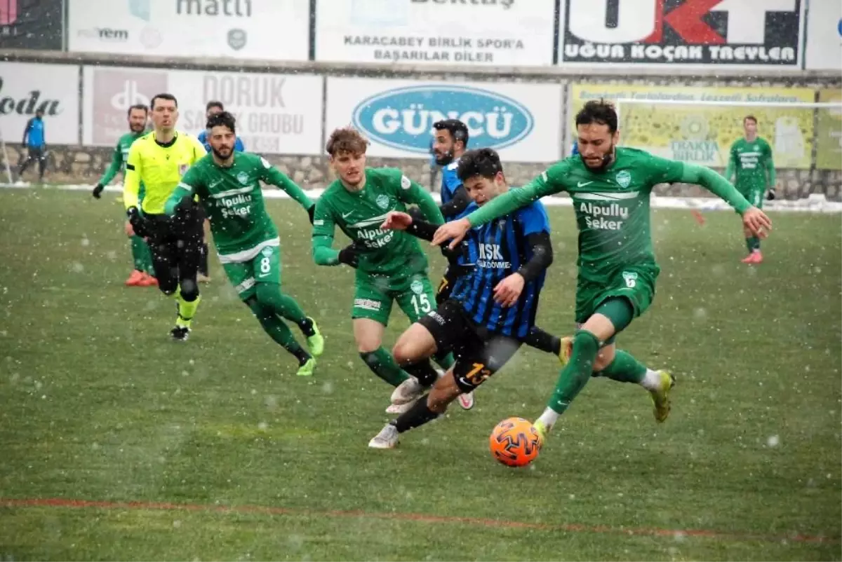 2. Lig Kırmızı Grup: Karacabey Belediyespor: 3 Kırklarelispor: 1