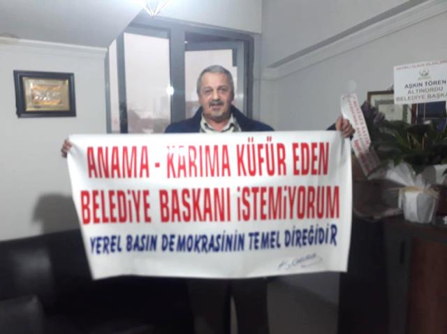 AK Parti kongresini karıştıran pankart: Anama-karıma küfür eden belediye başkanı istemiyorum