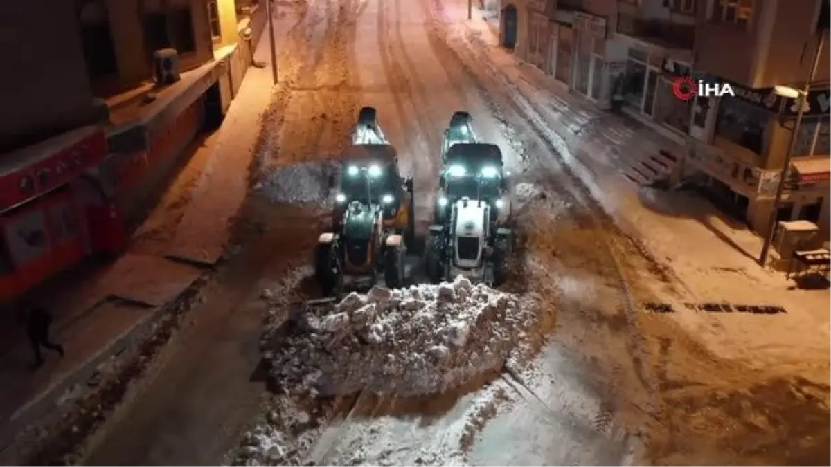 Akdağmadeni\'nde kar temizleme çalışmaları başladı