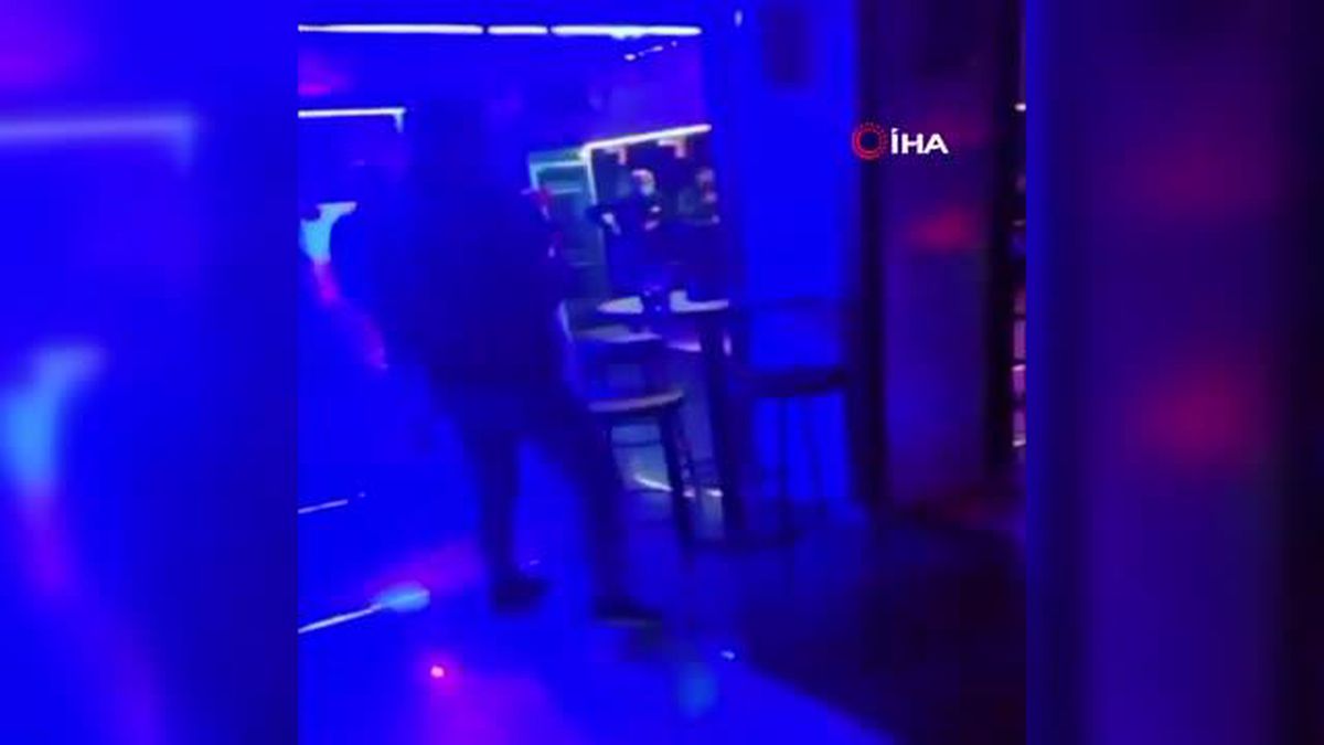 Alanya'da kısıtlamayı hiçe sayıp diskoda eğlendiler