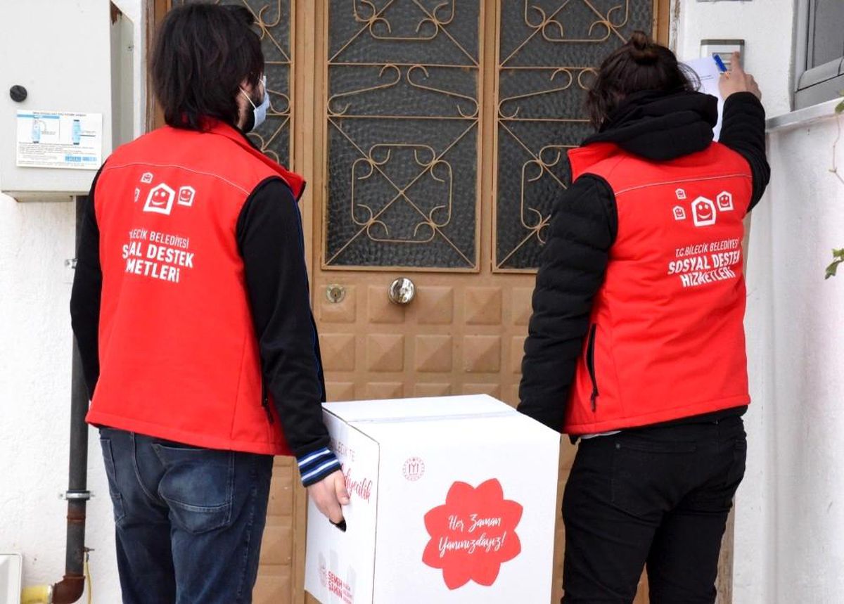Bilecik Belediyesinin ihtiyaç sahiplerine gıda yardımı sürüyor