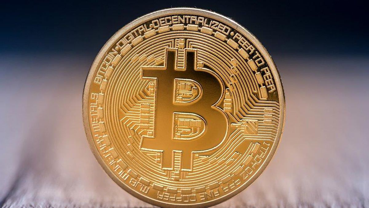 Bitcoin: Büyük yatırımcılar fırsatı kaçırma korkusuyla değeri 50 bin doları aşan kripto paranın rüzgarına kapılıyor