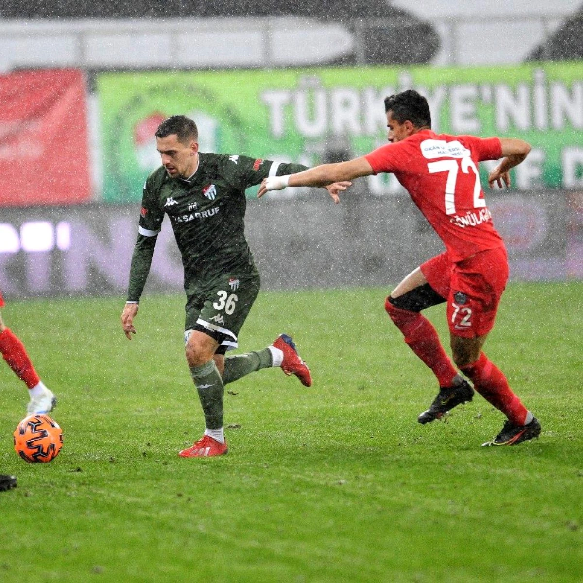 Bursaspor\'da Burak Altıparmak ve Burak Kapacak, Balıkesirspor maçında oynayabilecek