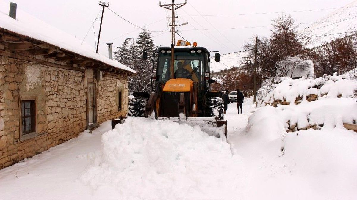 Büyükşehir Belediyesi\'nin kar nöbeti devam ediyor