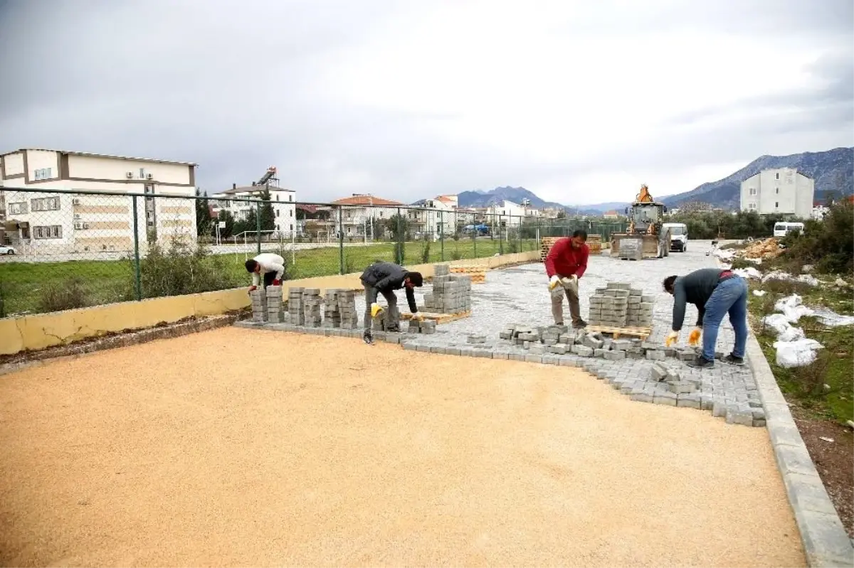 Çıplaklı Mahallesi\'ne parke yol