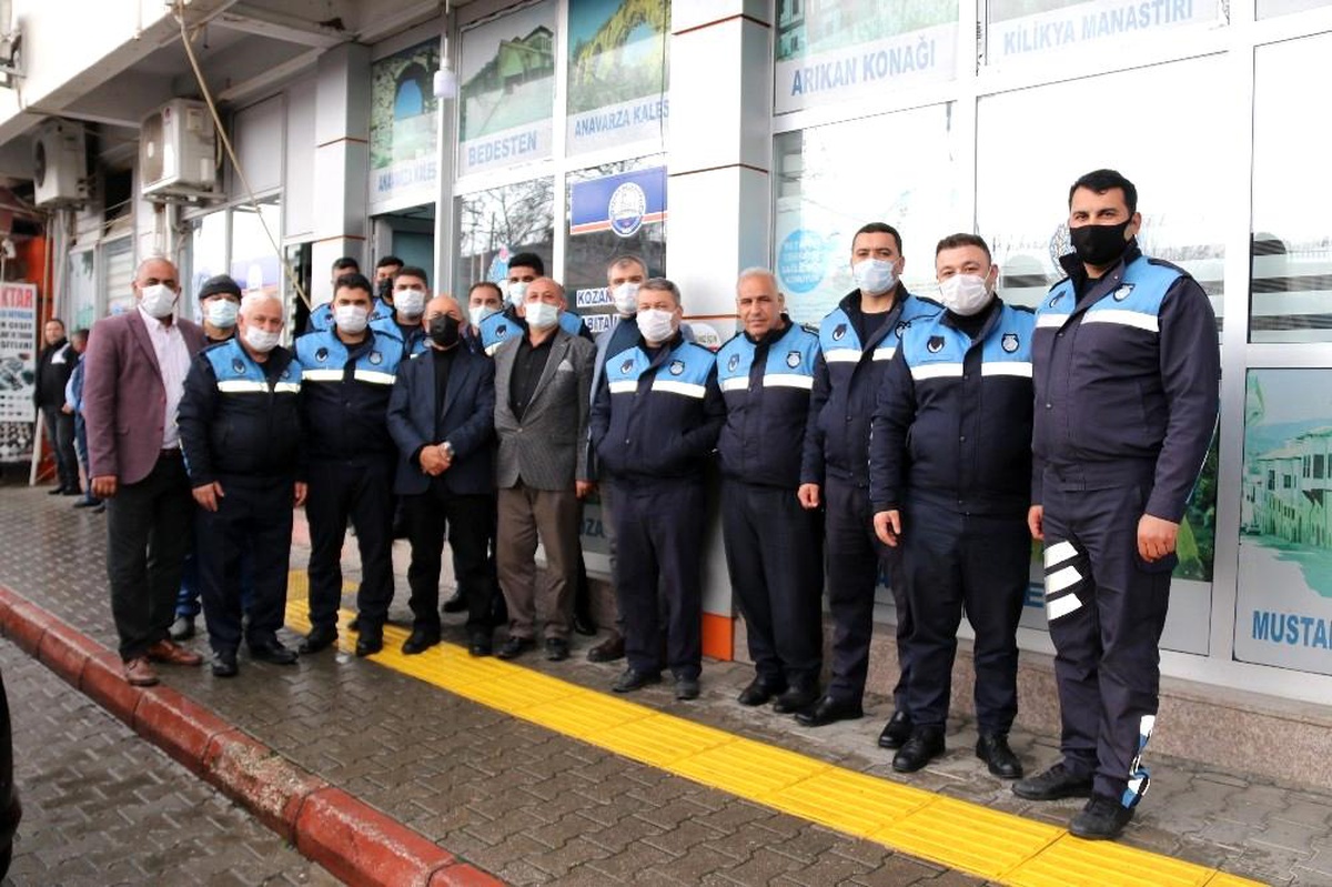 Emekli olan 36 yıllık zabıta memurunu mesai arkadaşları uğurladı