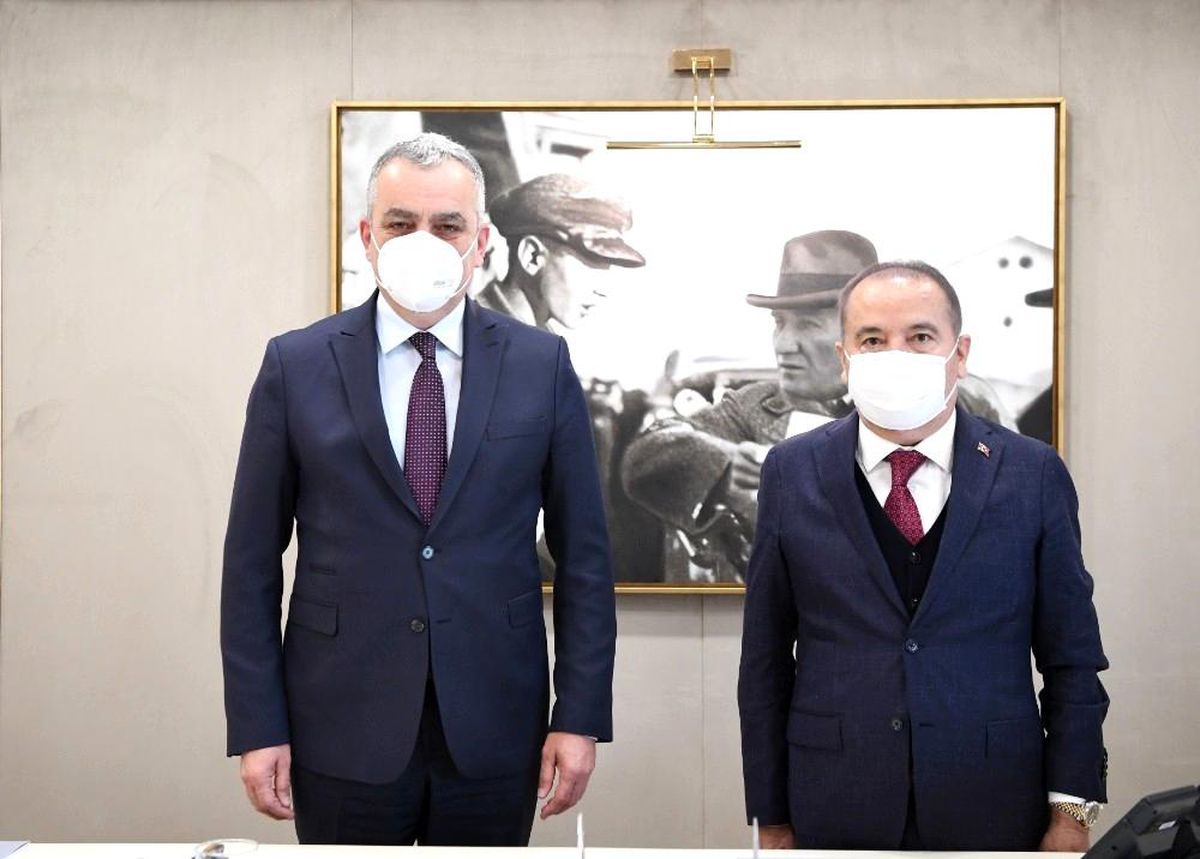 Esen ile Böcek bir araya geldi