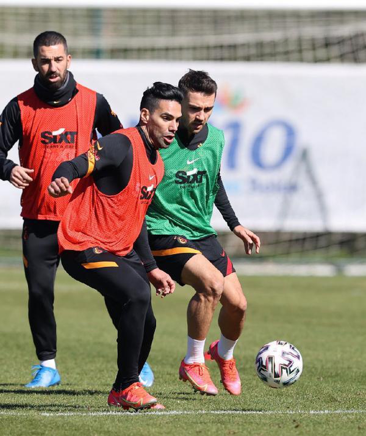 Galatasaray, Alanyaspor hazırlıklarına Antalya\'da devam etti