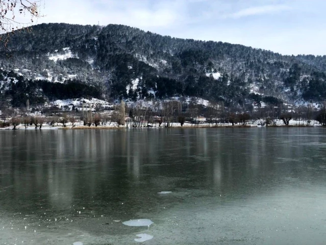 Gölcük Gölü buz tuttu