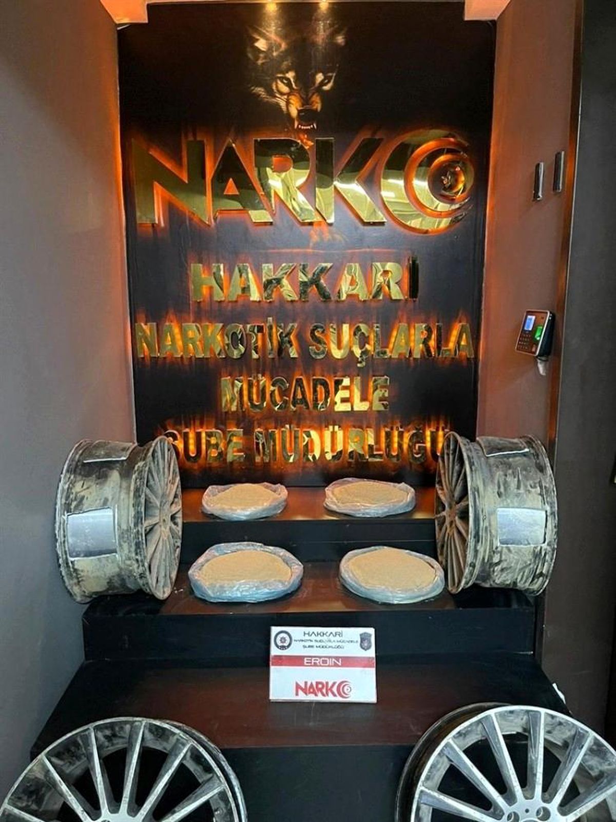 Hakkari\'de 12 kilo 800 gram eroin maddesi ele geçirildi