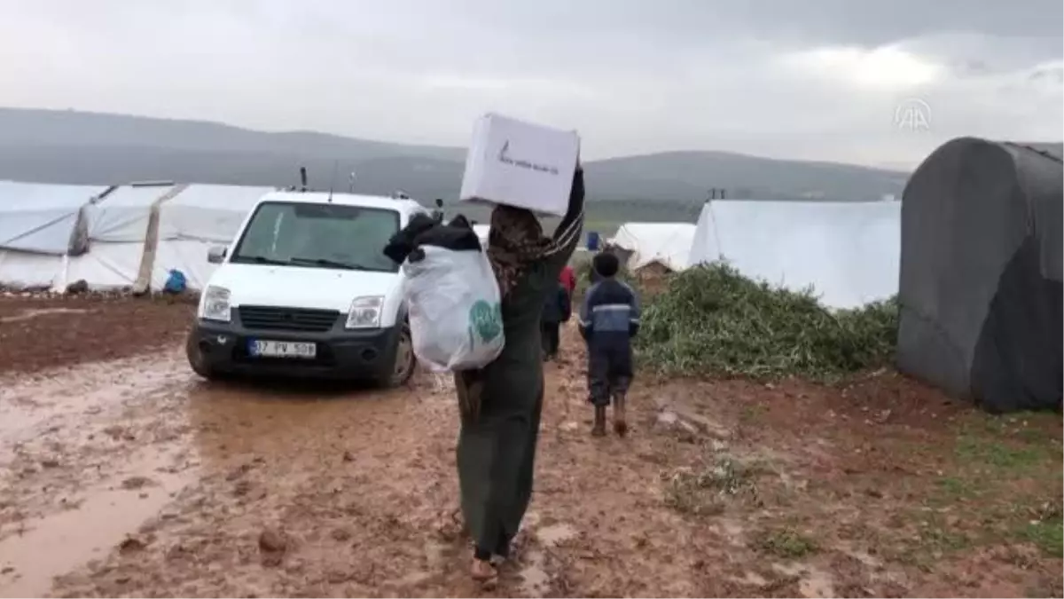 Hatay ve Suriye\'de ihtiyaç sahibi ailelere gıda ve kıyafet yardımı yapıldı