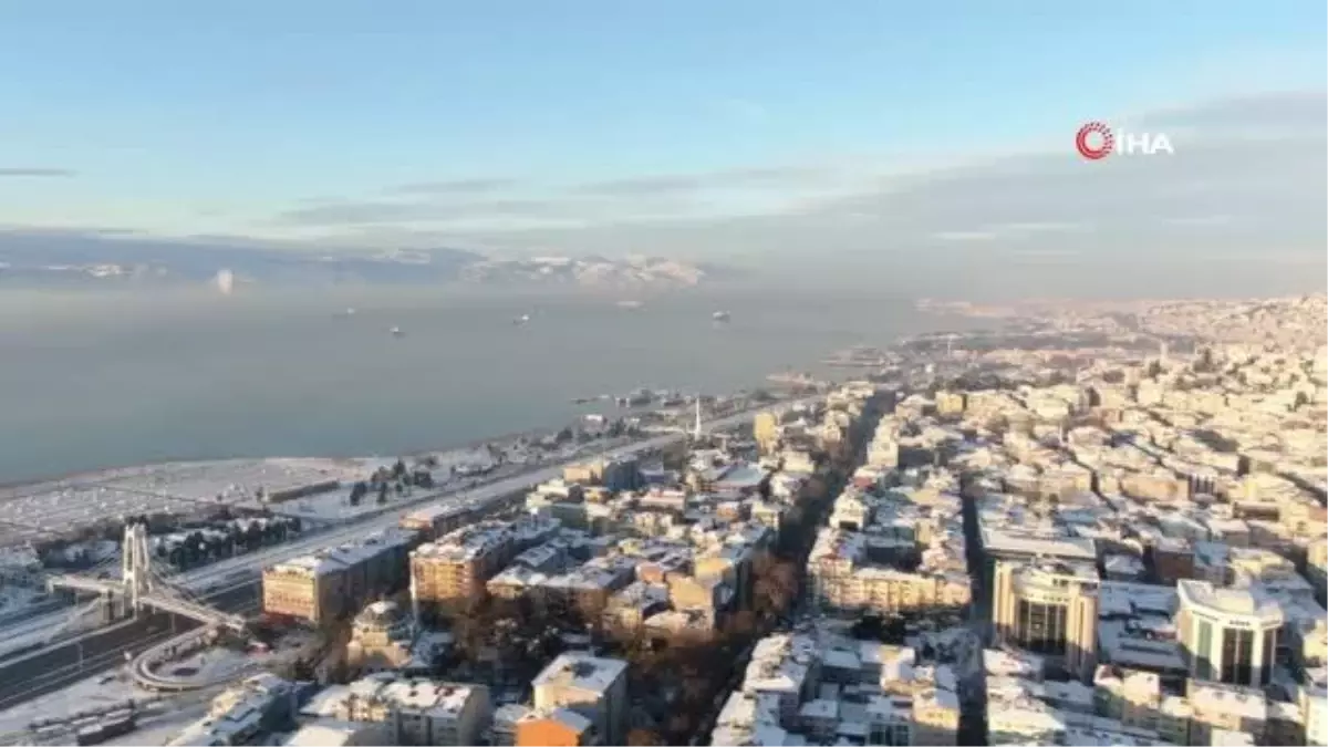 Hava sıcaklığı eksi 4 dereceye düşünce göl buz tuttu