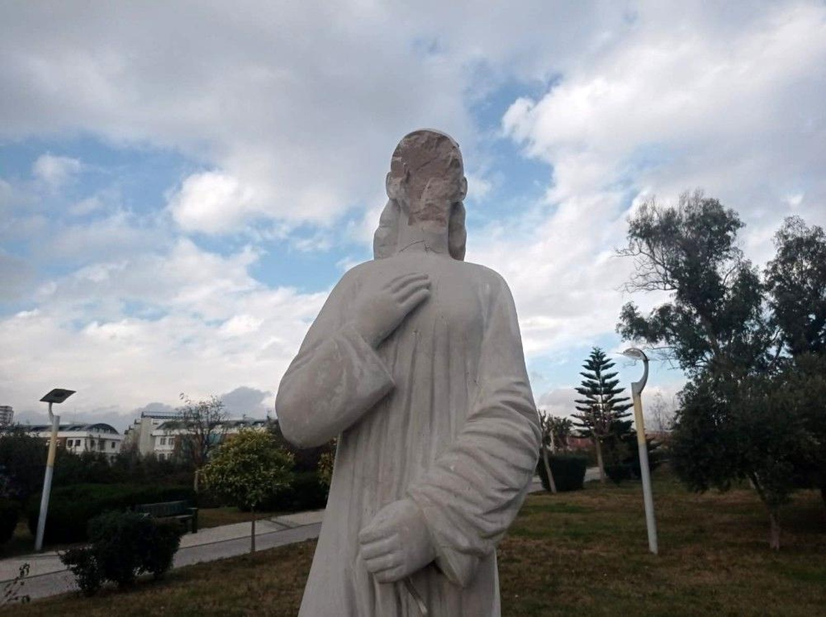 Heykellere zarar veren şüpheli yakalandı