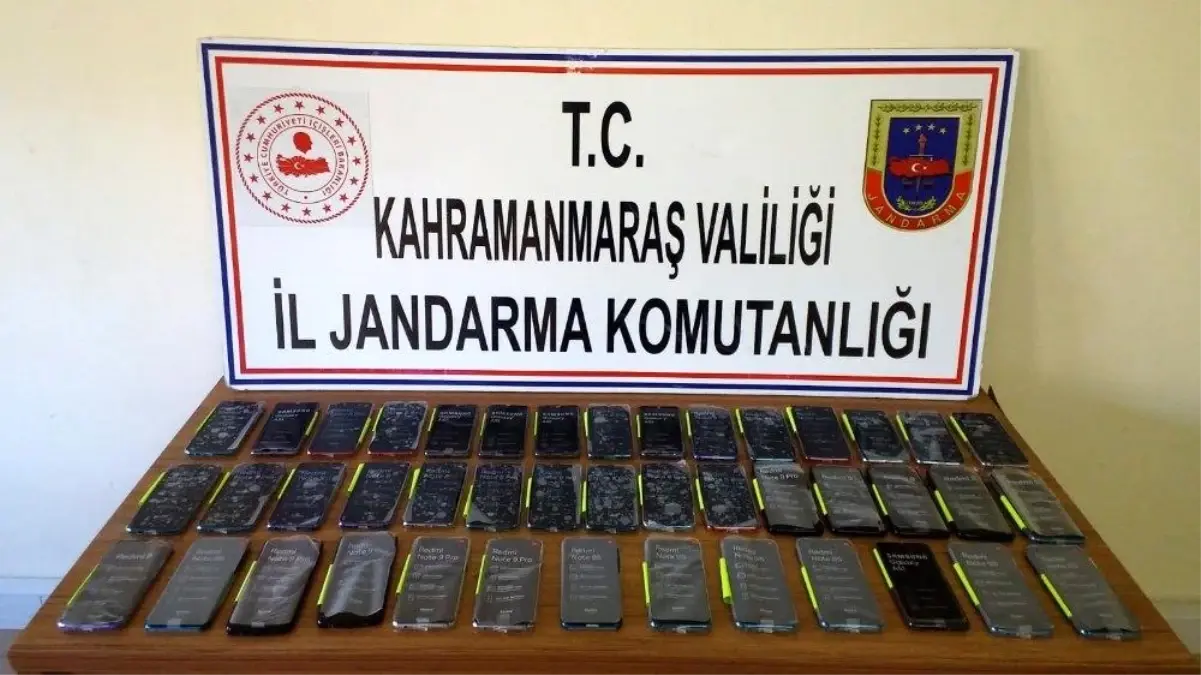 Jandarmadan kaçak cep telefonu operasyonu: 2 gözaltı