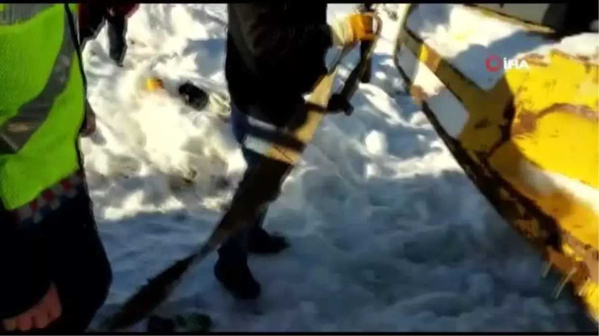 Son dakika... Karda mahsur kalanların imdadına jandarma yetişti