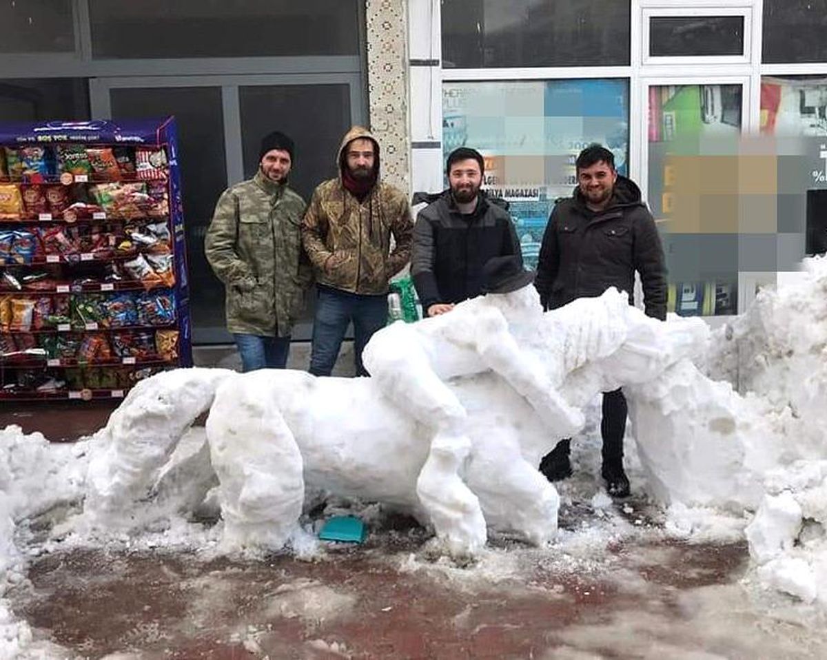 Kardan semazen, at ve jokey yaptı