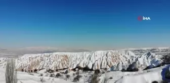 Masal diyarı Kapadokya'da mest eden kar manzarası