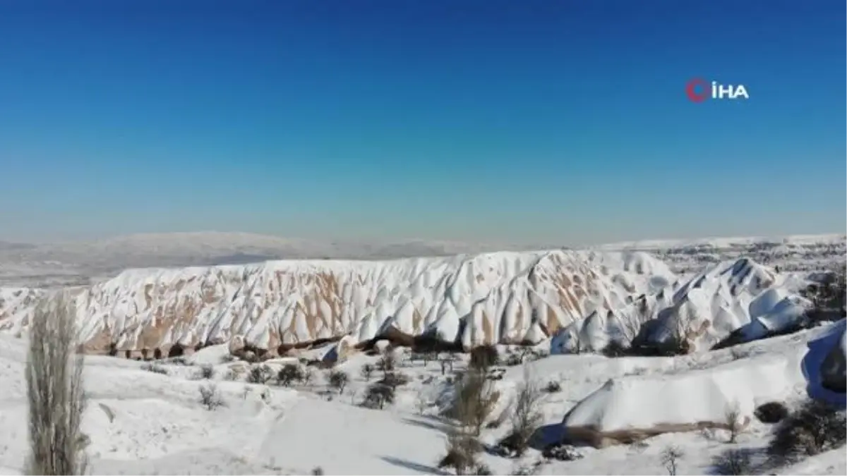 Masal diyarı Kapadokya'da mest eden kar manzarası