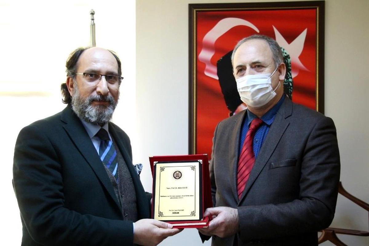 Oltu Beşeri ve Sosyal Bilimler Fakültesi\'nin yeni dekanı Prof. Dr. Cavit Yeşilyurt oldu