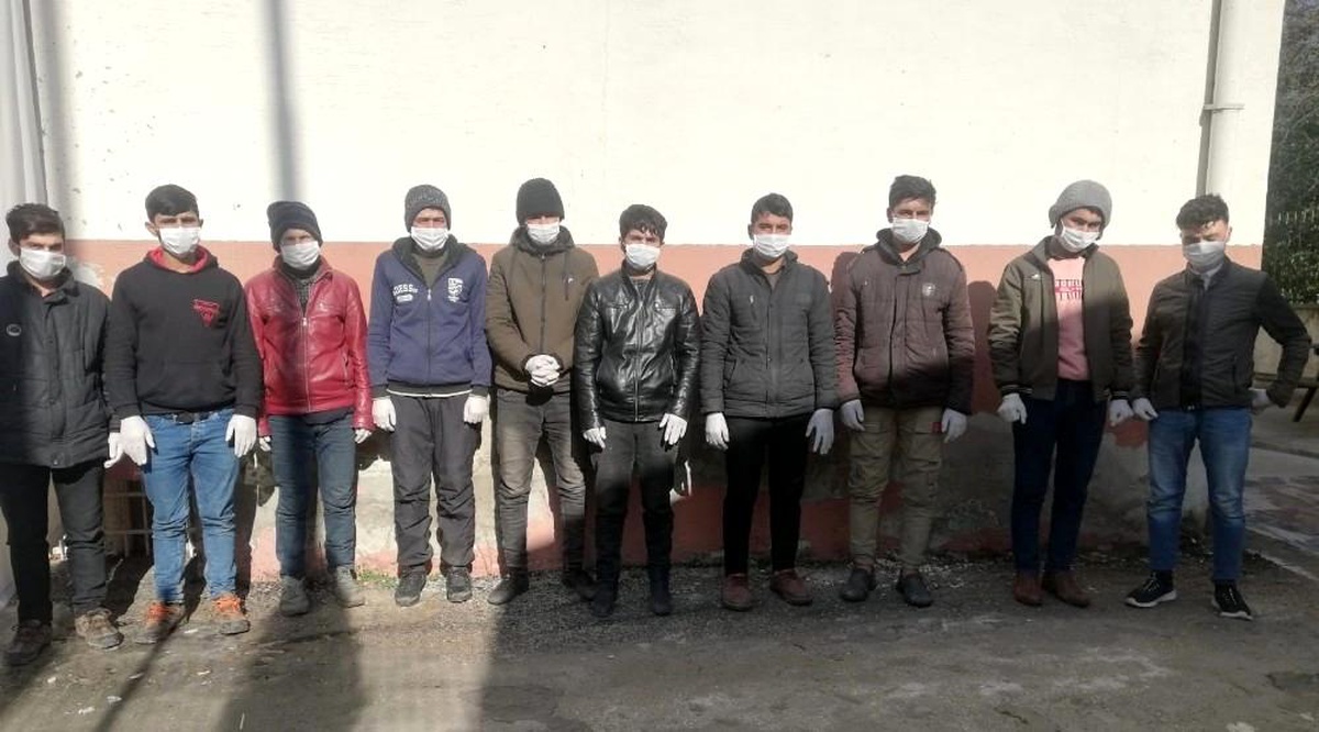 Osmaniye\'de göçmen kaçakçısı uygulama noktasında yakalandı