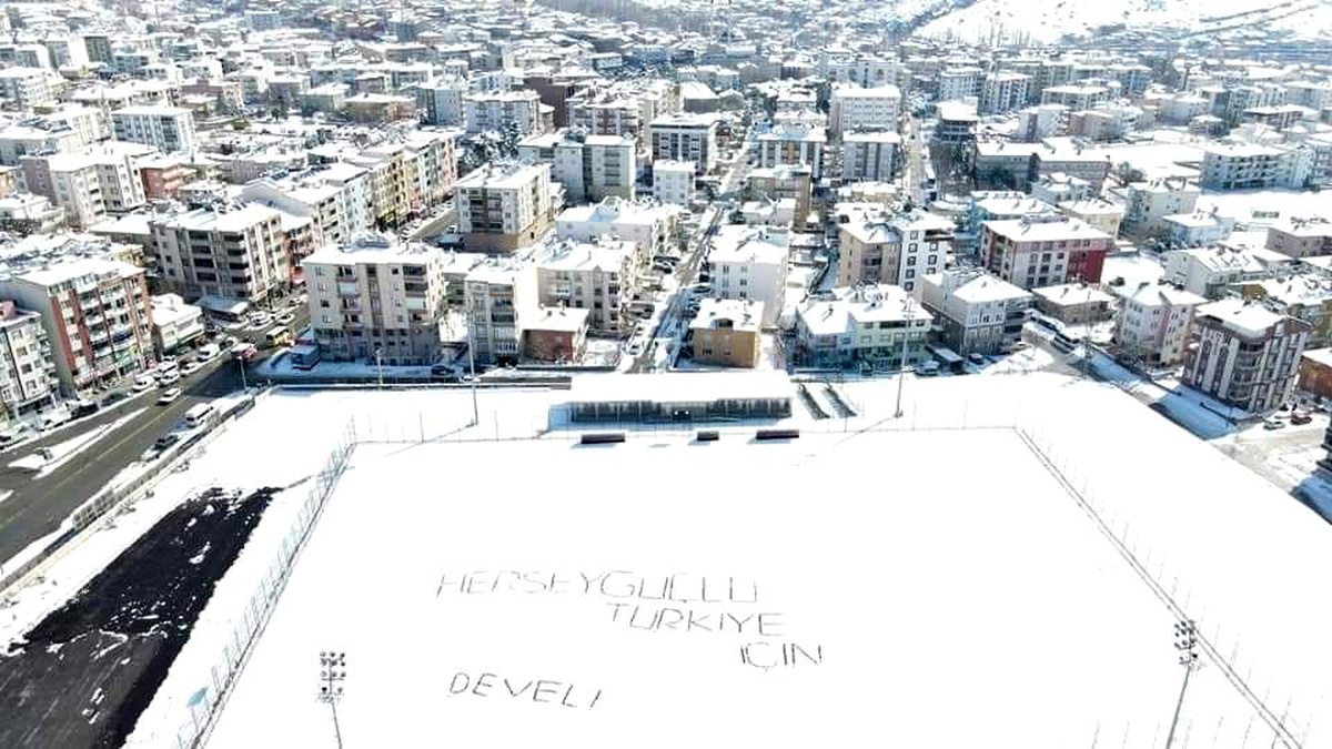 Stada \'Her şey güçlü Türkiye için\' yazdılar