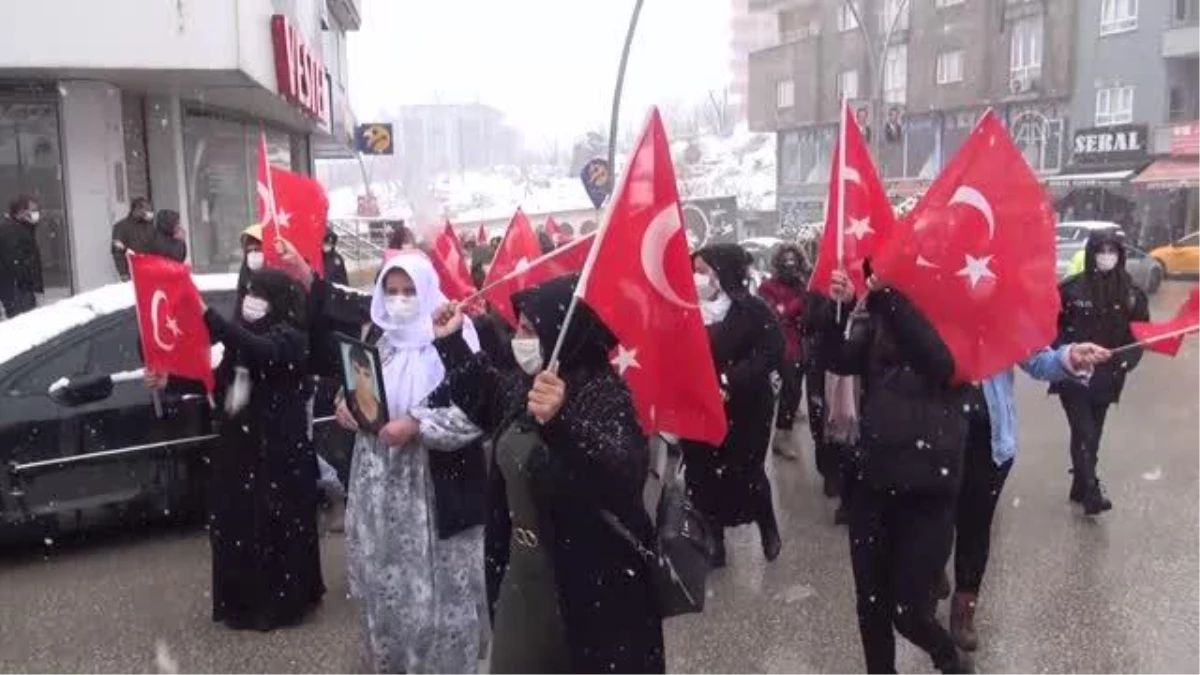 Terör mağduru aileler HDP İl Başkanlığı önünde eylem yaptı