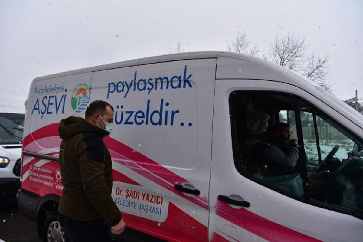 Tuzla\'da son 4 günde 8 bin kişilik sıcak yemek dağıtıldı