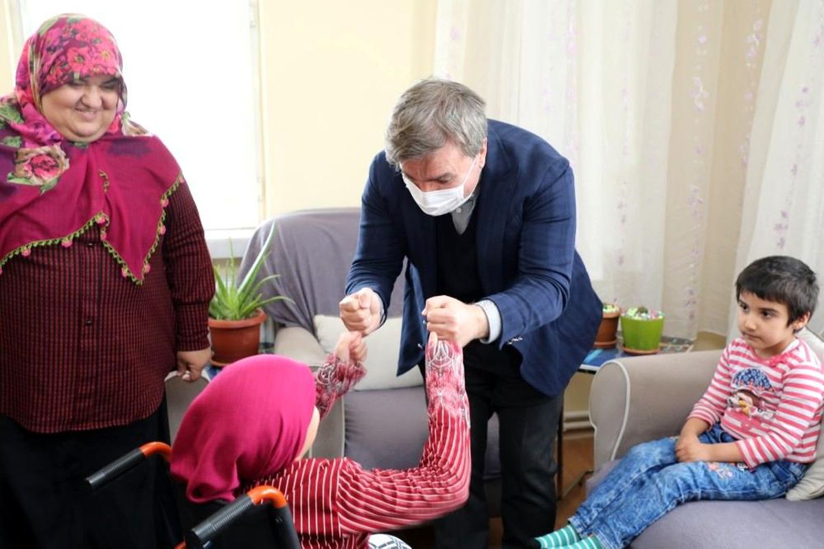 Vali Aydoğdu\'dan özel çocuklara özel ziyaret