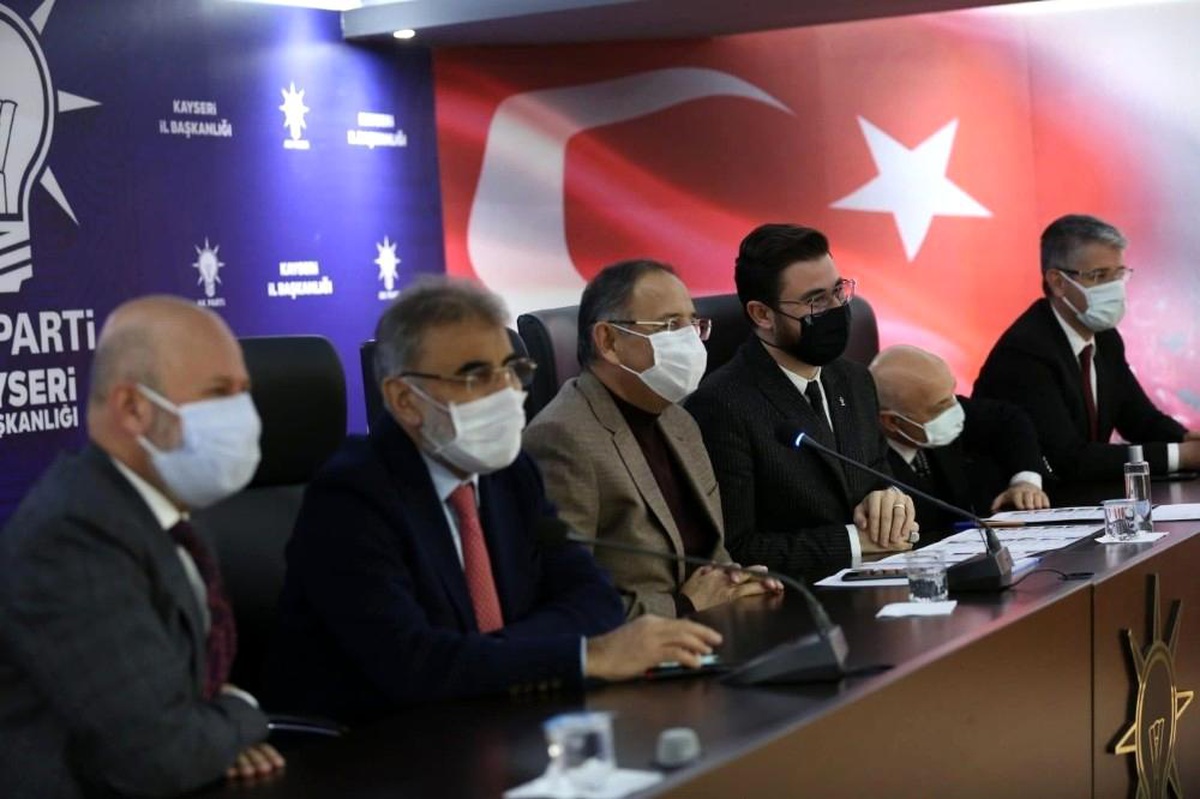 AK Parti Kayseri teşkilatında istişare ve değerlendirme toplantısı