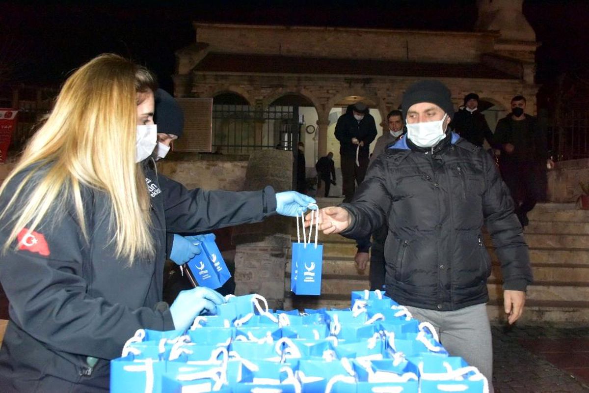 Aliağa Belediyesinden vatandaşlara kandil simidi