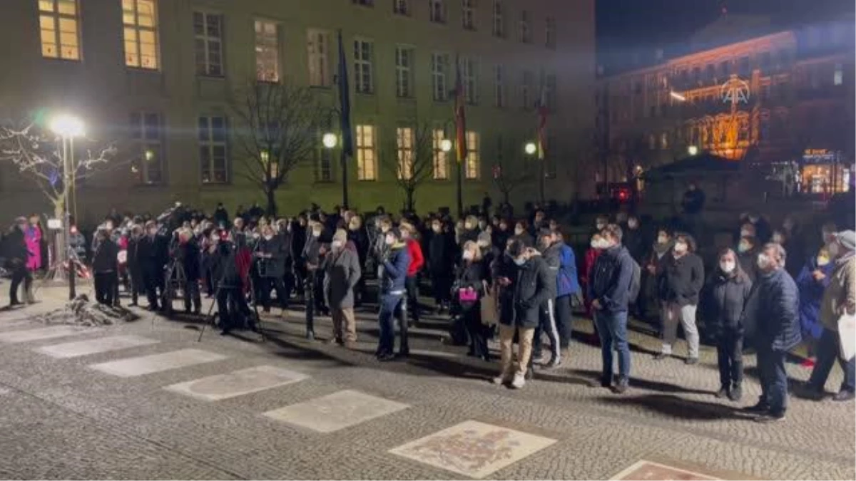 Almanya\'da Hanau kentindeki ırkçı terör saldırısının kurbanları anıldı