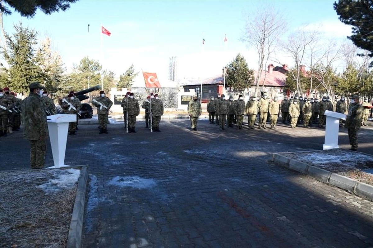 Azerbaycanlı askerler törenle ülkesine uğurlandı