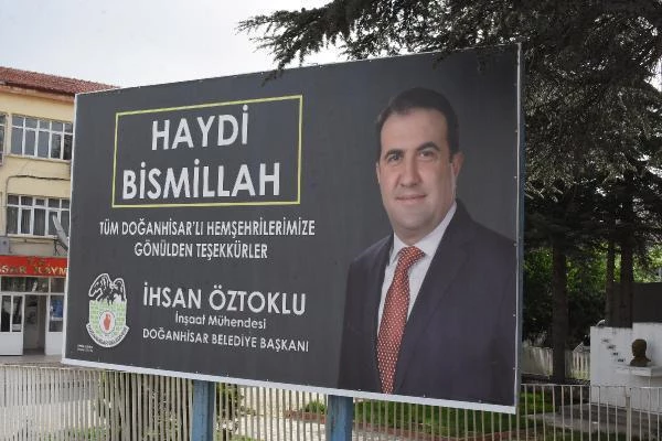 Konya'da 'yırtılan afiş' nedeniyle öldürülen belediye başkanının annesi: Torunlarım karnelerini babalarının mezarına götürdü
