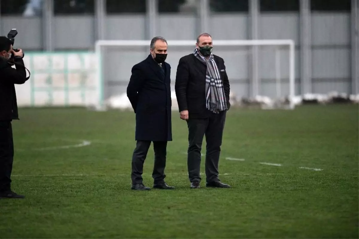 Bursa Büyükşehir Belediye Başkanı Aktaş, Bursaspor antrenmanını ziyaret etti