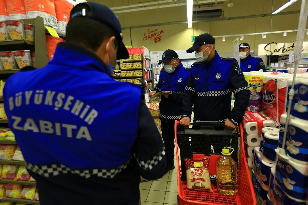 Büyükşehir zabıtasından etiket denetimi