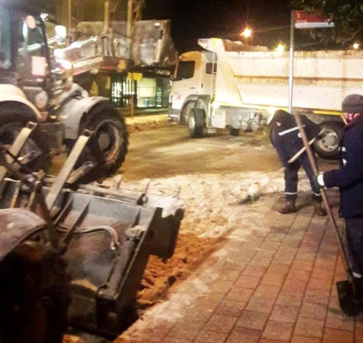 Ekipler gece gündüz iş başında